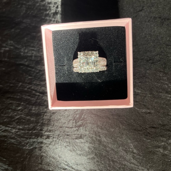 Princess cut Lab created White Sapphire set in Sterling Silver - Picture 3 of 10
